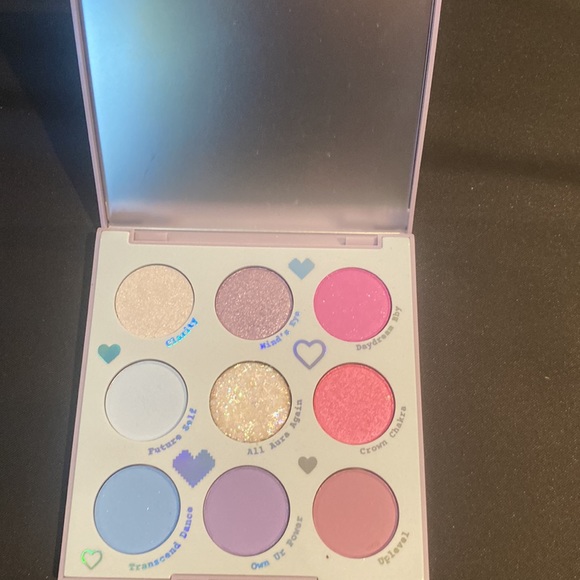 In A Trance Colourpop Presses powder palette - Picture 4 of 5